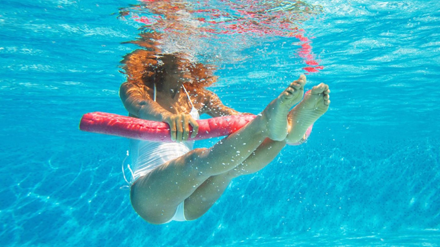 Illustrated pool exercise sequence for a fat-burning water workout