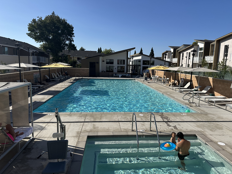 Commerical pool and spa in Folsom California for an apartment complex